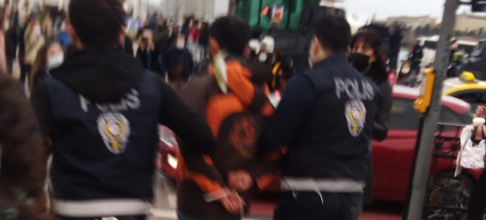 Kadıköy'de provokasyona polis izin vermedi