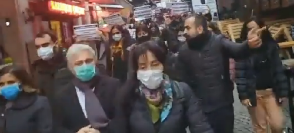 Örgütler öğrencileri oyuna getirdi