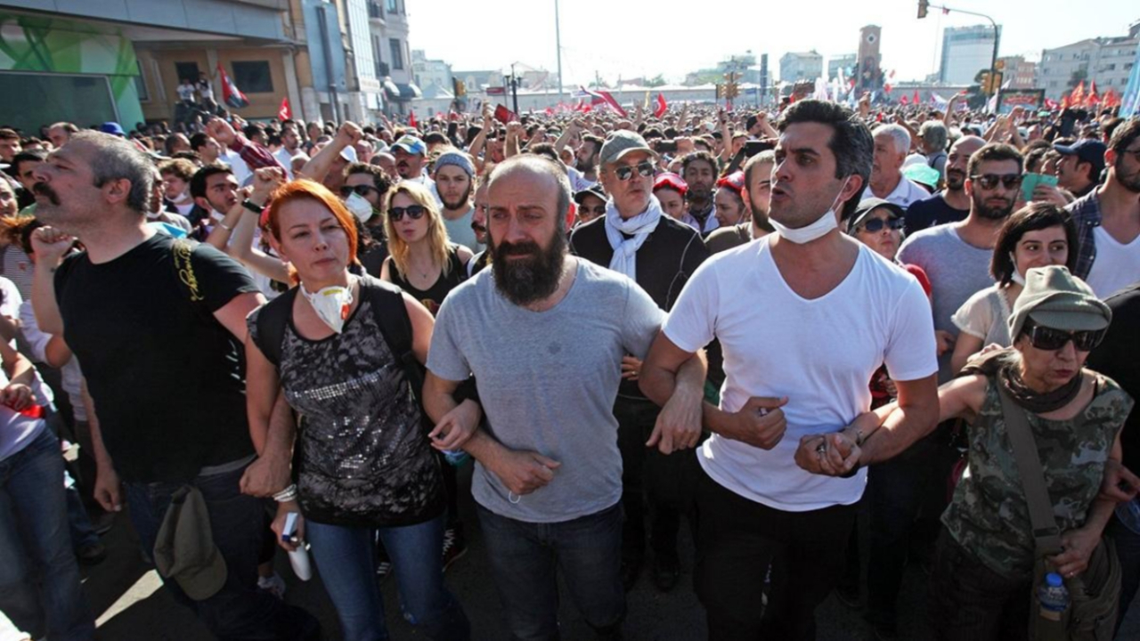 Gezici Memet Ali Alabora şimdi de Boğaziçi için sahnede