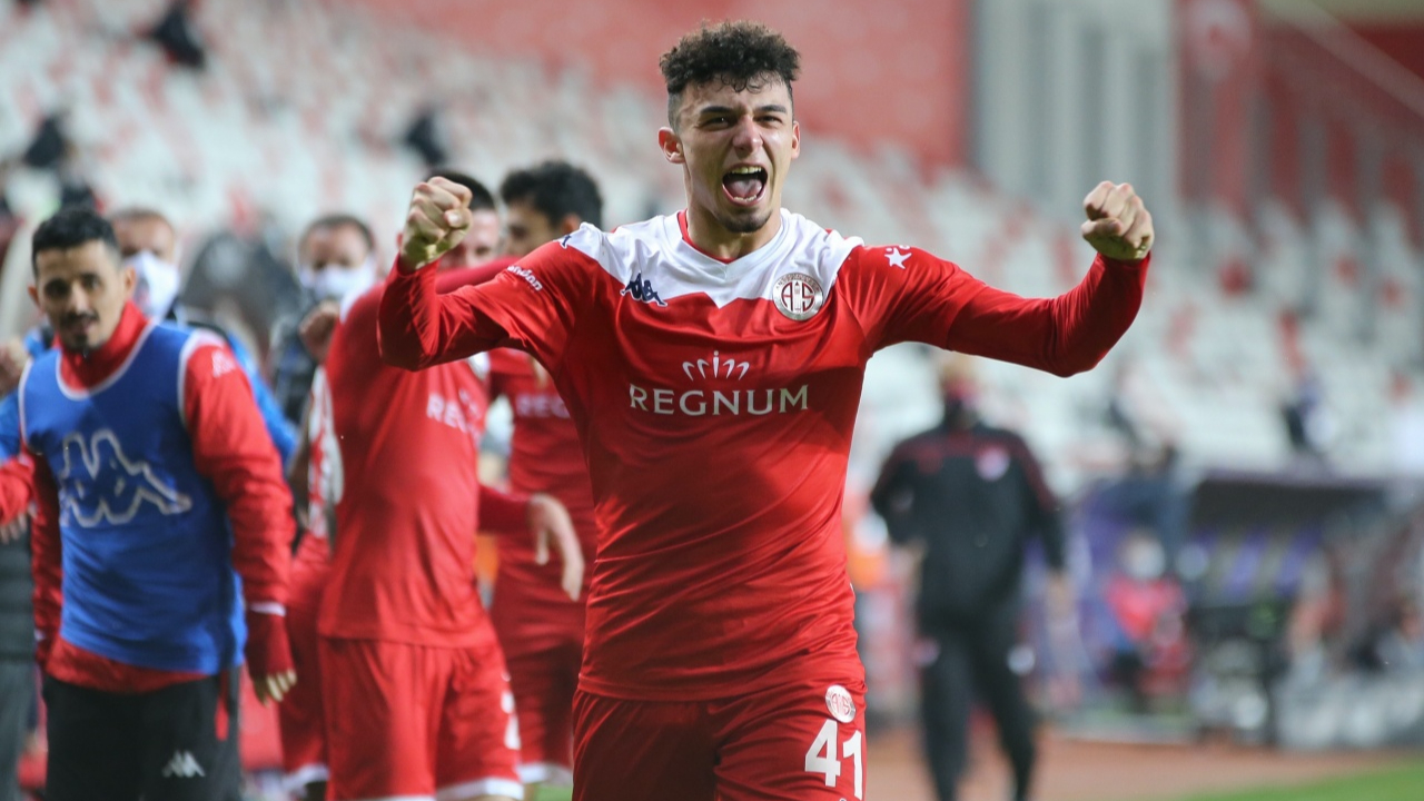Gökdeniz Bayrakdar'ın Beşiktaş'a maliyeti 4 puan!