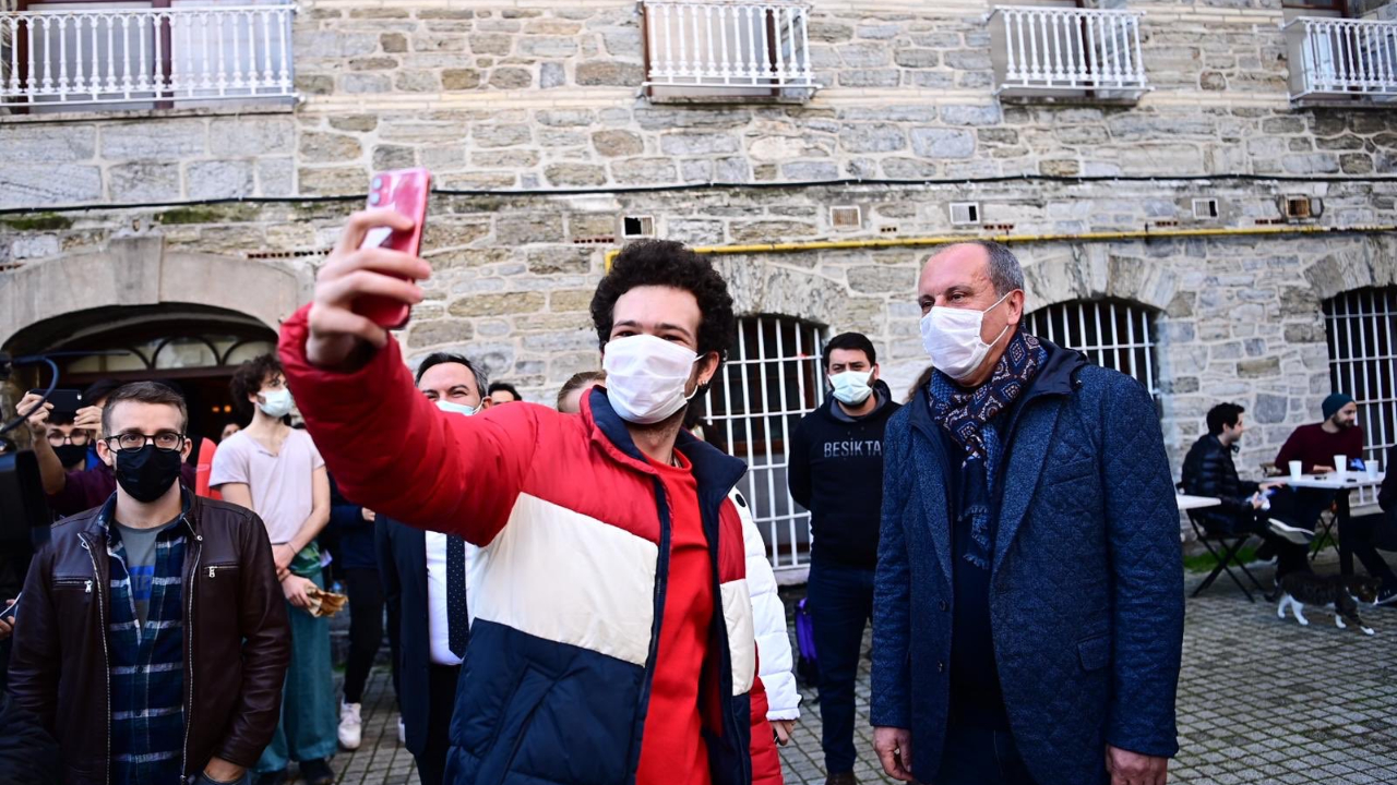 Muharrem İnce'den Boğaziçililerle selfie