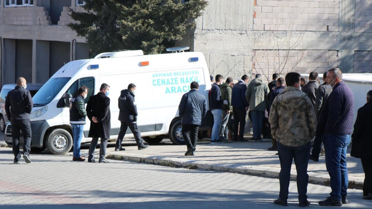 Karısını 27 yerinden bıçaklayıp polisi aradı