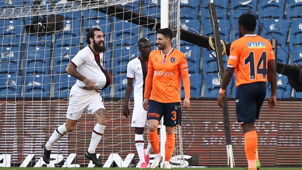 Fatih Karagümrük'den Başakşehir'de tek gollü galibiyet