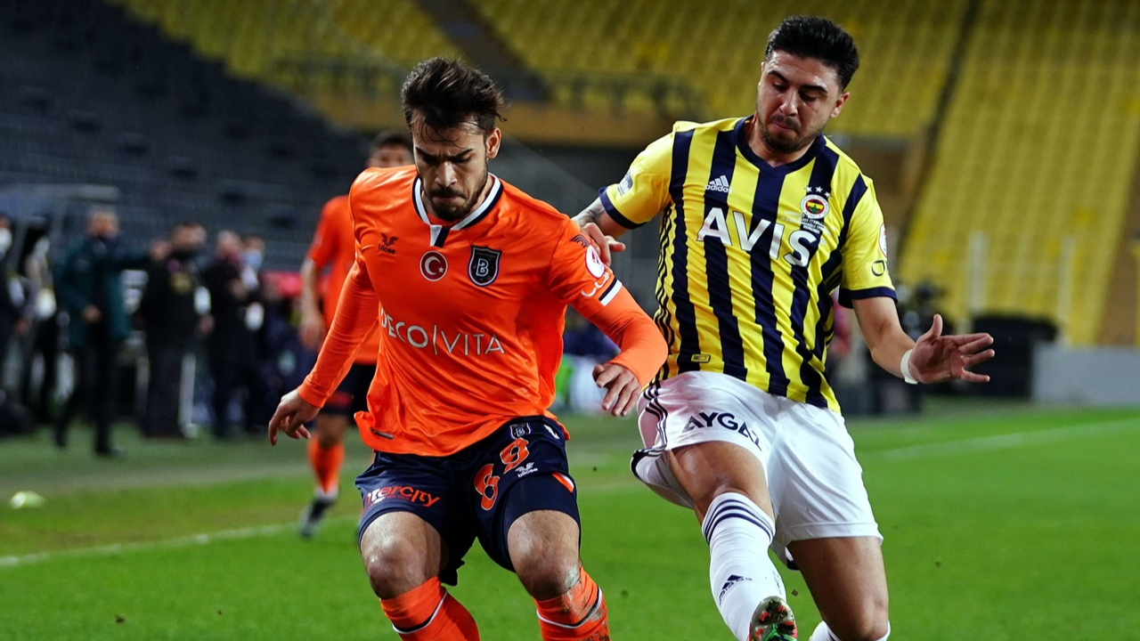 Başakşehir Fenerbahçe'yi uzatmalarda geçti!