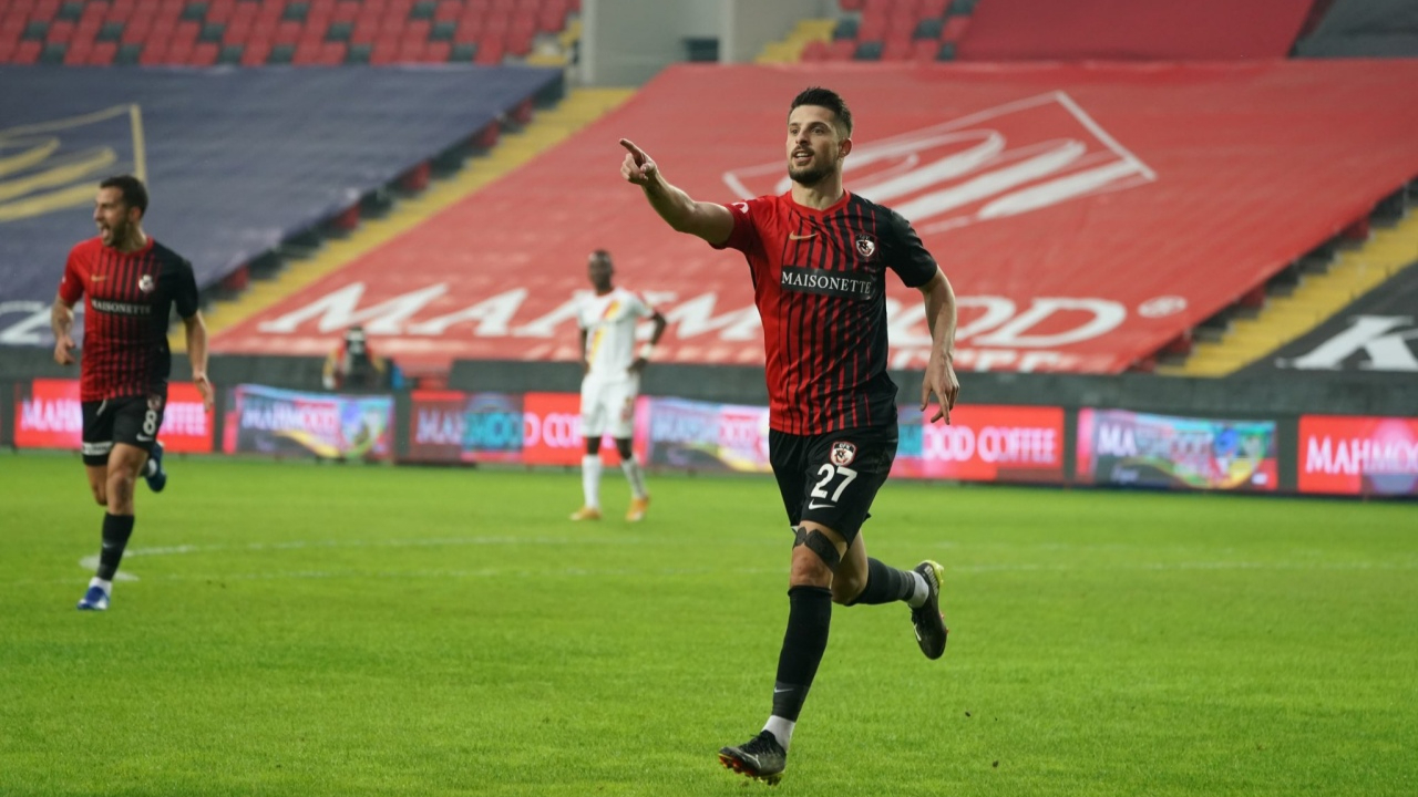 Gaziantep FK evinde Göztepe'yi 2-0 mağlup etti