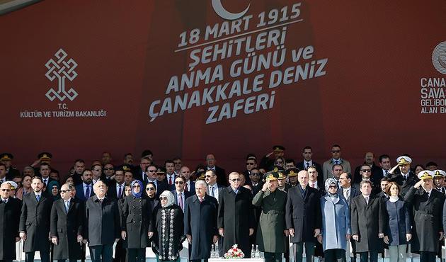 Devlet erkanı Şehitler Abidesi'nde düzenlenen törene katıldı