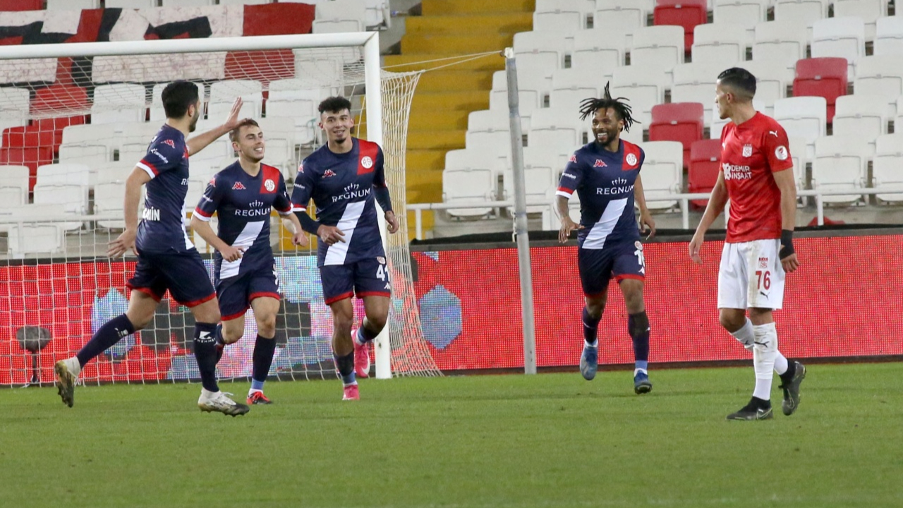 Antalyaspor, Sivasspor'u Kupa'da tek gole eledi