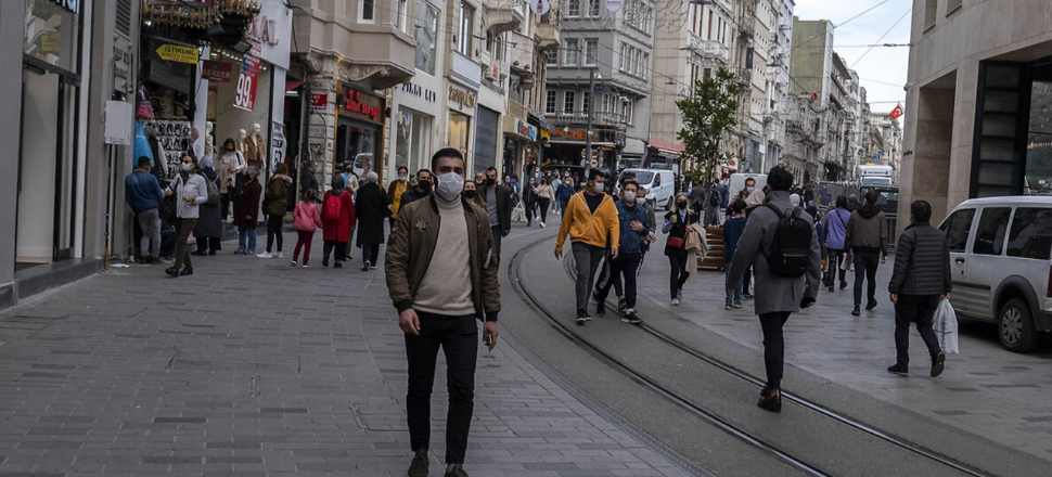 'Maskeyi çıkarıyoruz' paylaşımlarına sert tepki