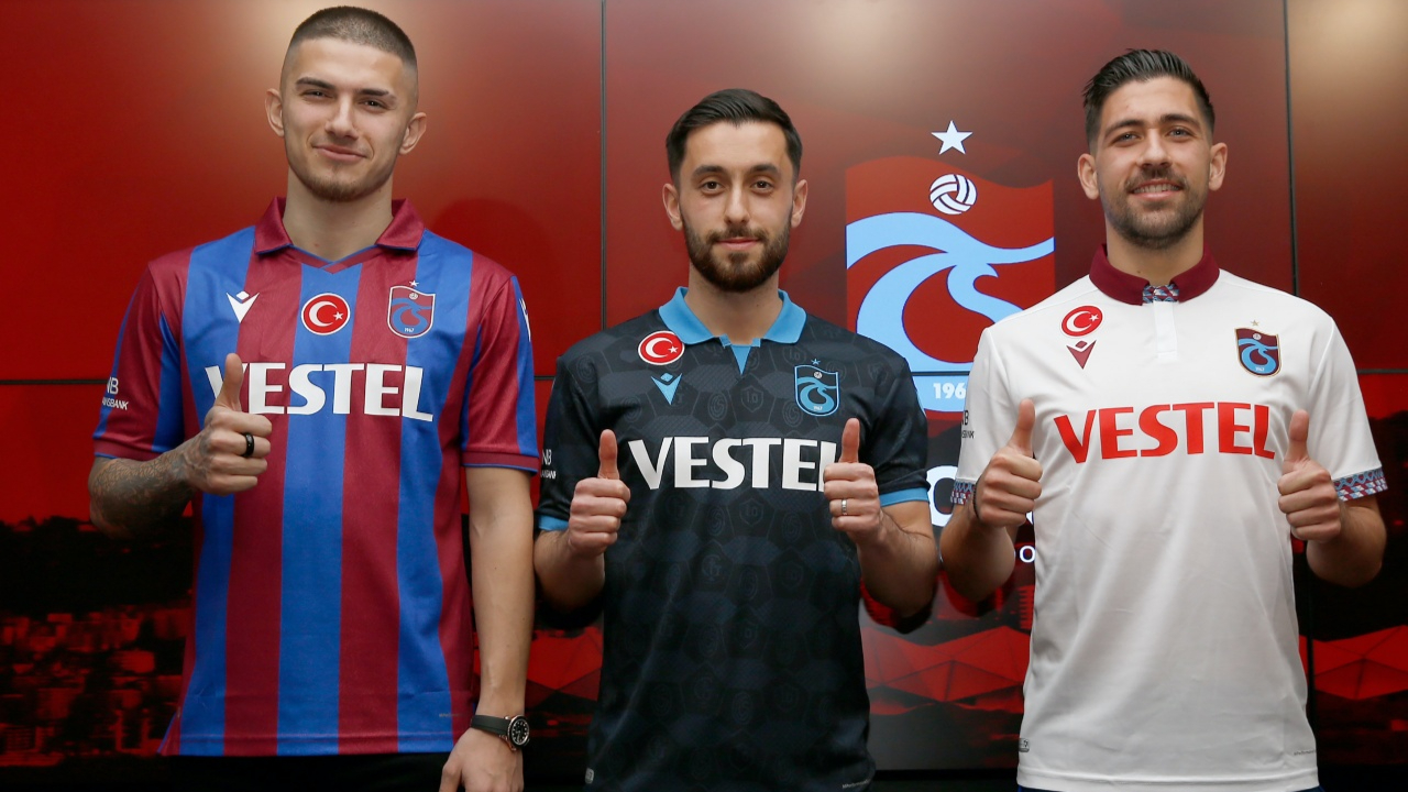 Trabzonspor, yeni transferlere imza töreni düzenledi