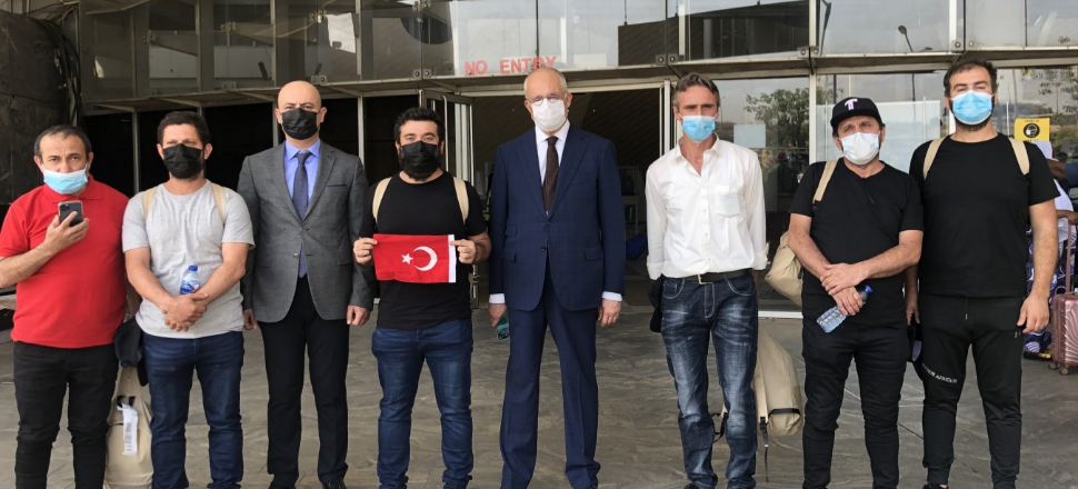 Korsanların kaçırdığı denizciler yola çıktı