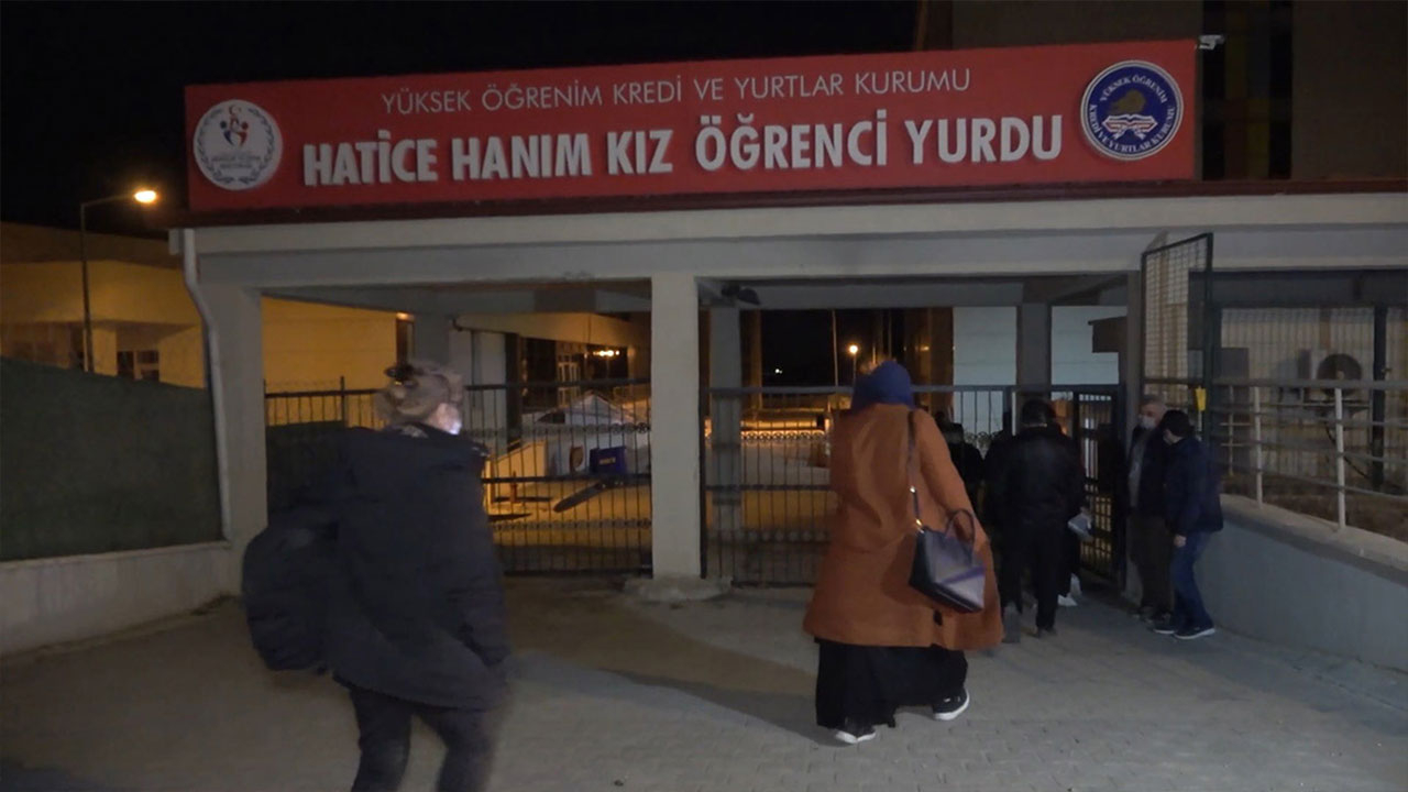 Korona testi pozitif olmasına rağmen otobüse bindiler