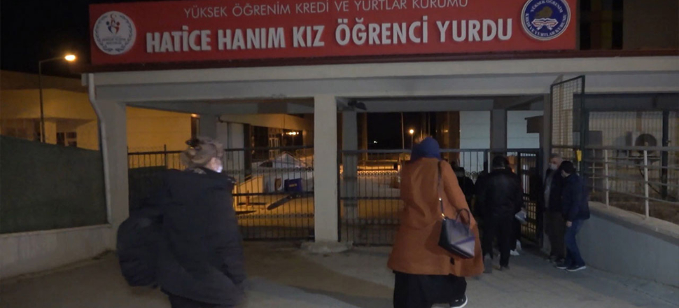 Korona testi pozitif olmasına rağmen otobüse bindiler