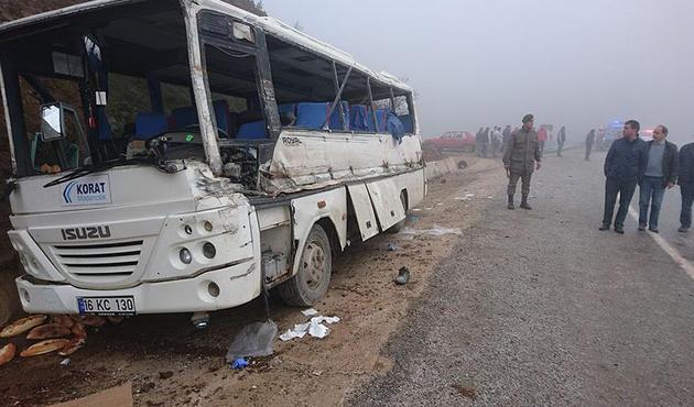 Maden işçilerini taşıyan servis aracı ile tır çarpıştı: Ölü ve yaralılar var