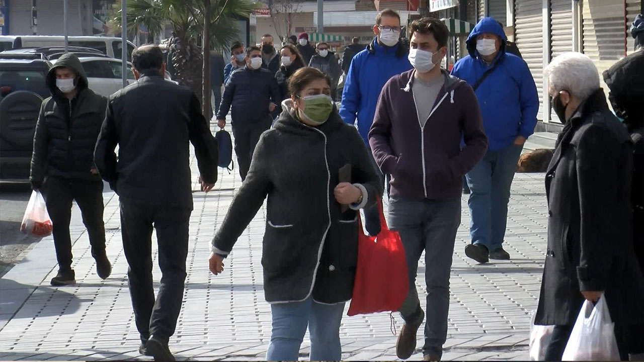 Sokağa çıkma kısıtlamasına rağmen gezmeye çıktılar