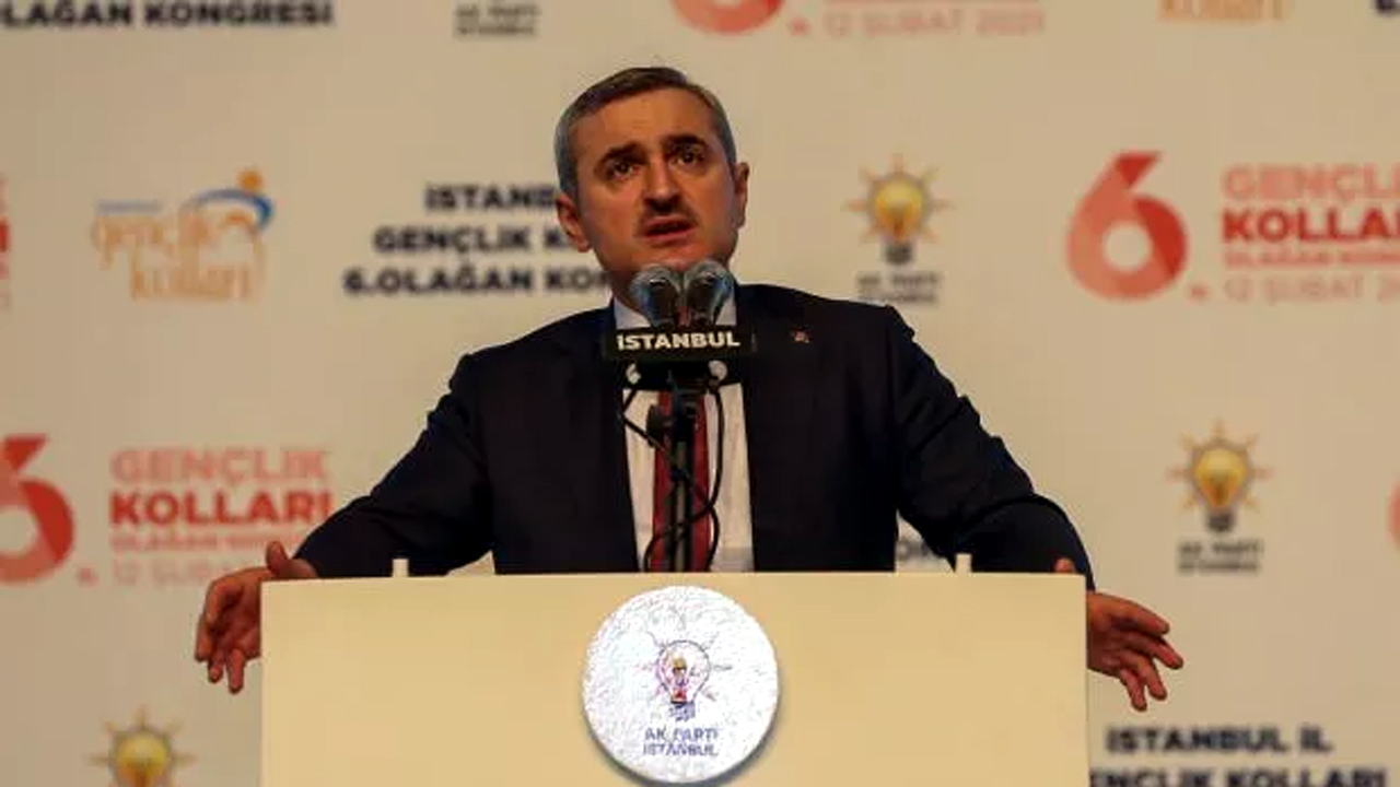 Şenocak: Türkiye'yi gençlerimizle birlikte geleceğe taşıyacağız
