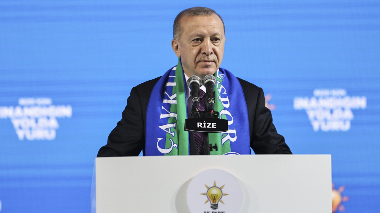 Cumhurbaşkanı Erdoğan: Terör örgütünün başını ezmek boynumuzun borcu!