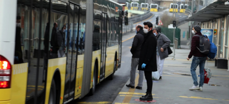 İstanbul'da toplu taşımaya yaş ayarı!