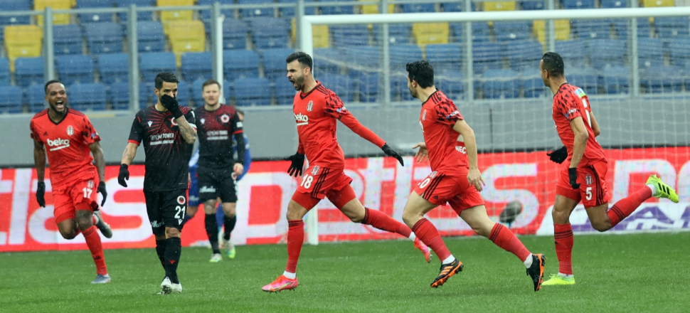 Beşiktaş Gençlerbirliği deplasmanında 3 puanı 3 golle aldı