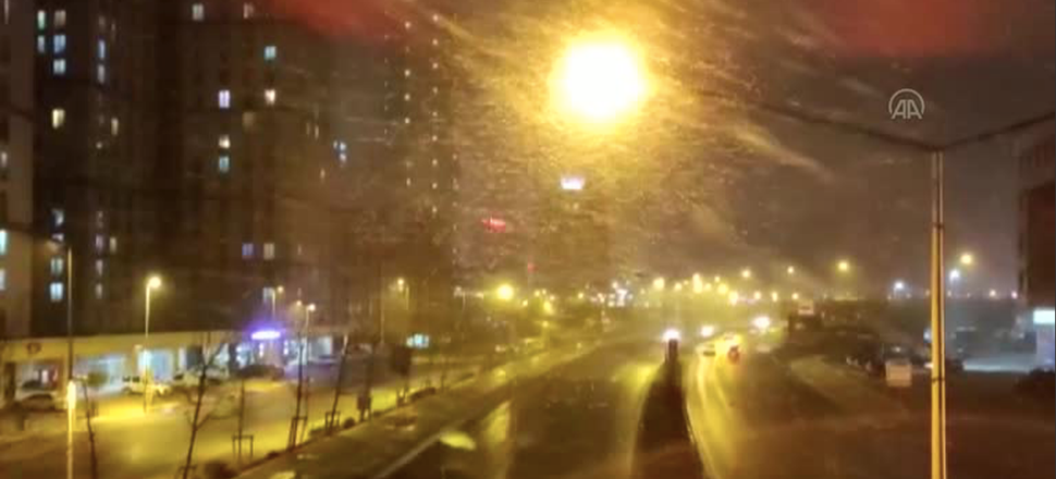 İstanbul'da beklenen kar yağışı başladı!