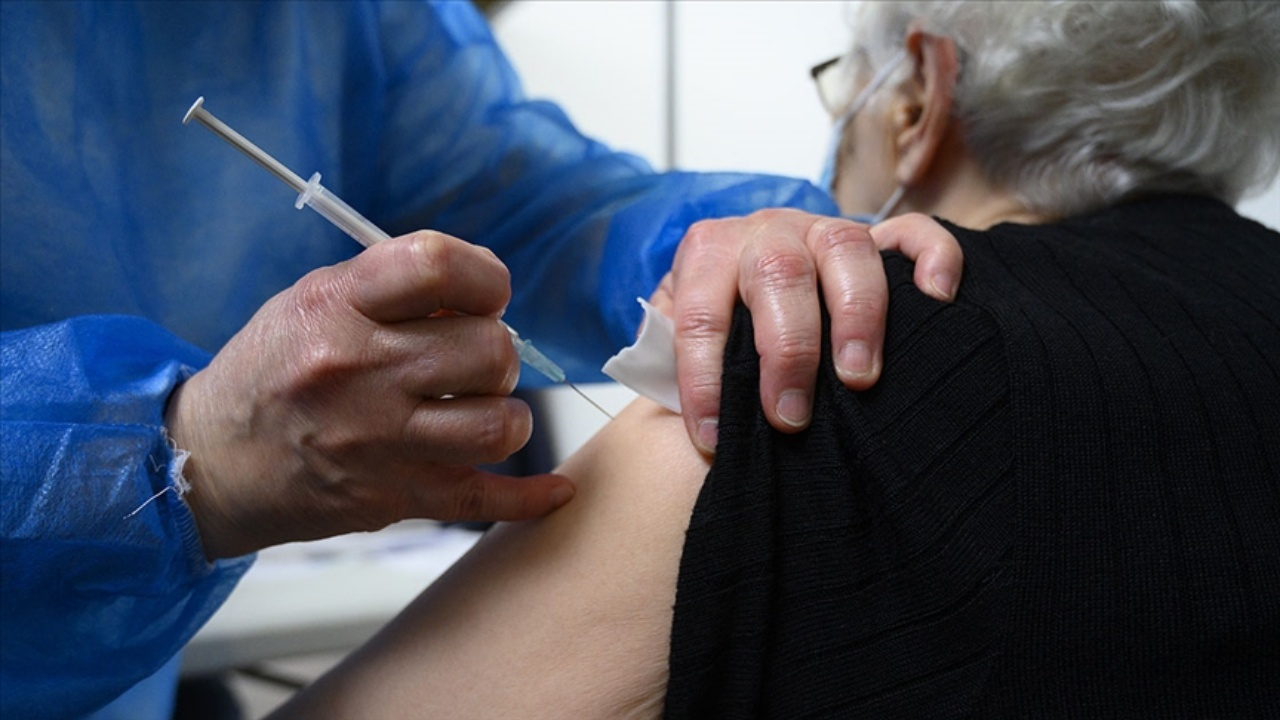 BioNTech'in aşısının yaşa göre etkinliği belli oldu