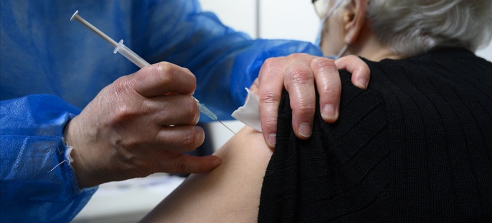 BioNTech'in aşısının yaşa göre etkinliği belli oldu