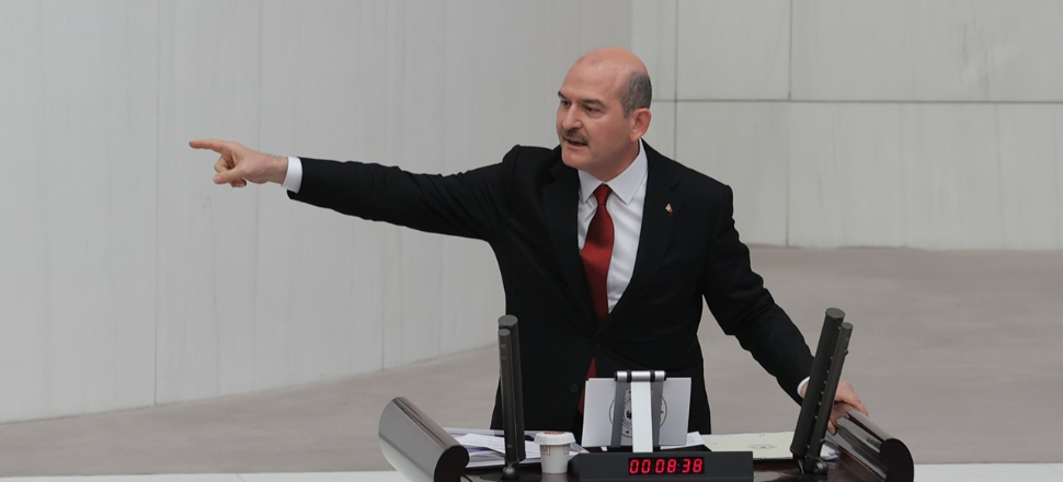 'Gülmeyin hanımefendi biz gülmüyoruz'