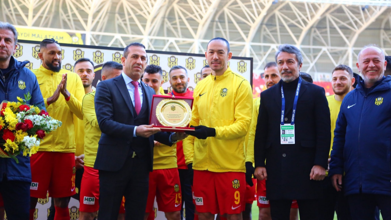 37'lik golcü Umut Bulut rekoru kırdı