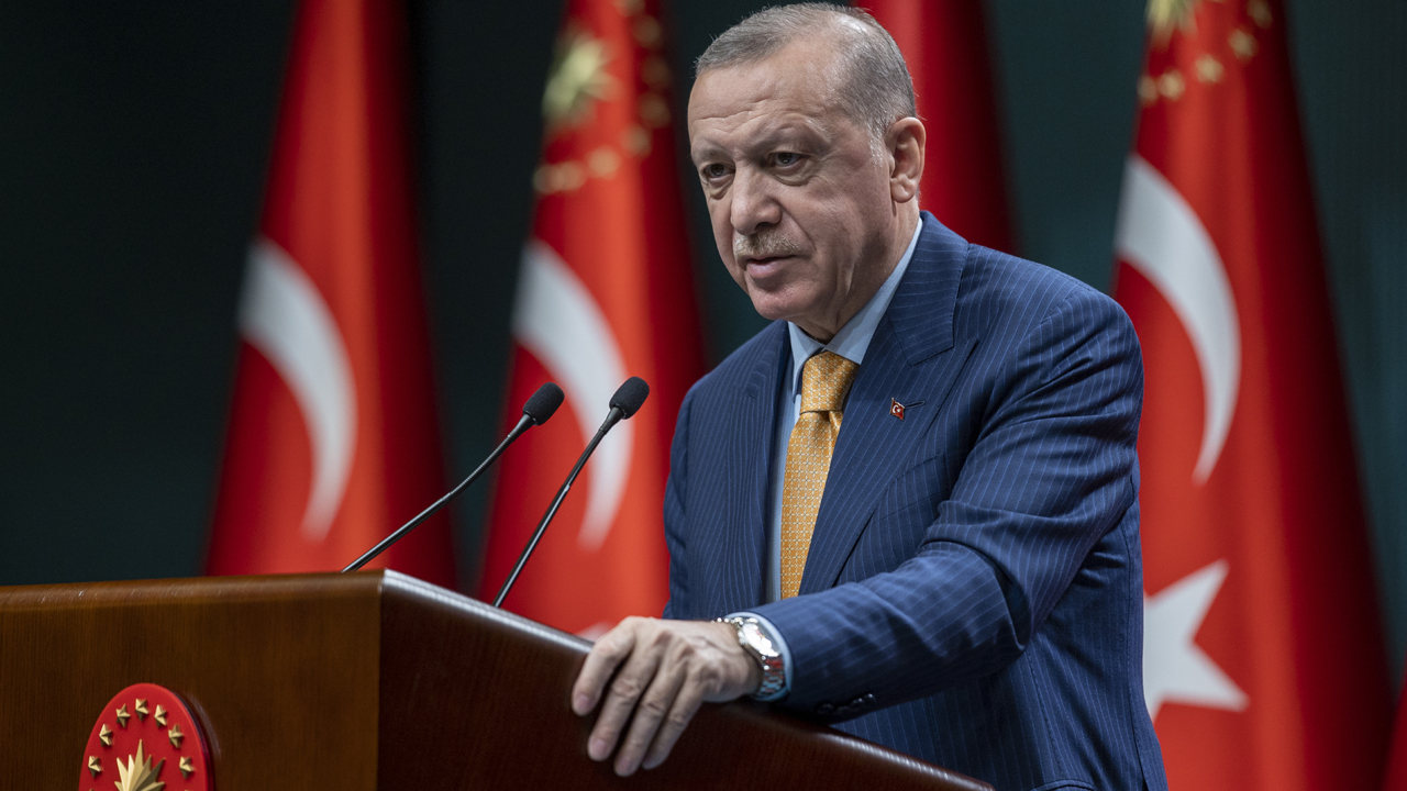Twitter Erdoğan'ın hesabına etiket koydu
