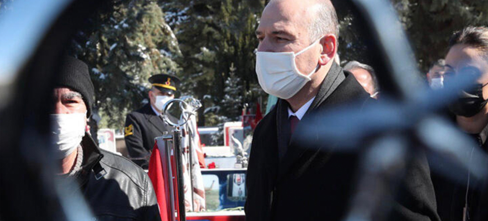 Bakan Soylu, Eşref Bitlis ve Merasim Sokak şehitlerine dua okudu