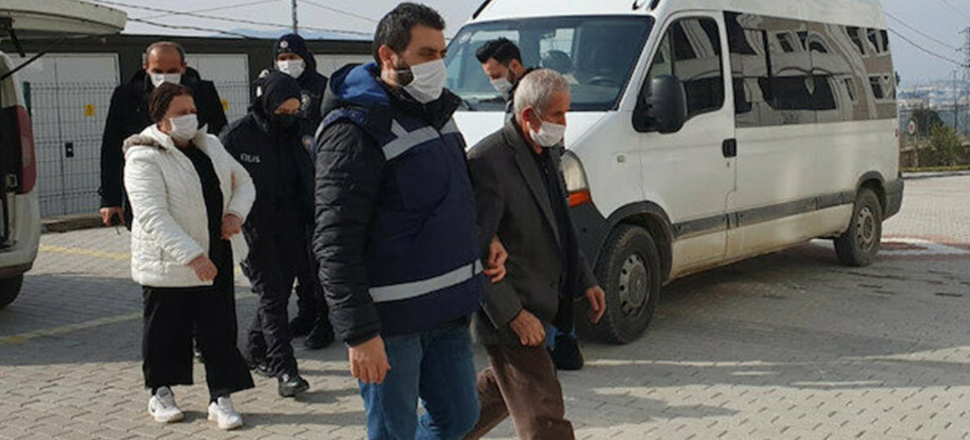 Ağabeyi ve yengesi döverek öldürdü