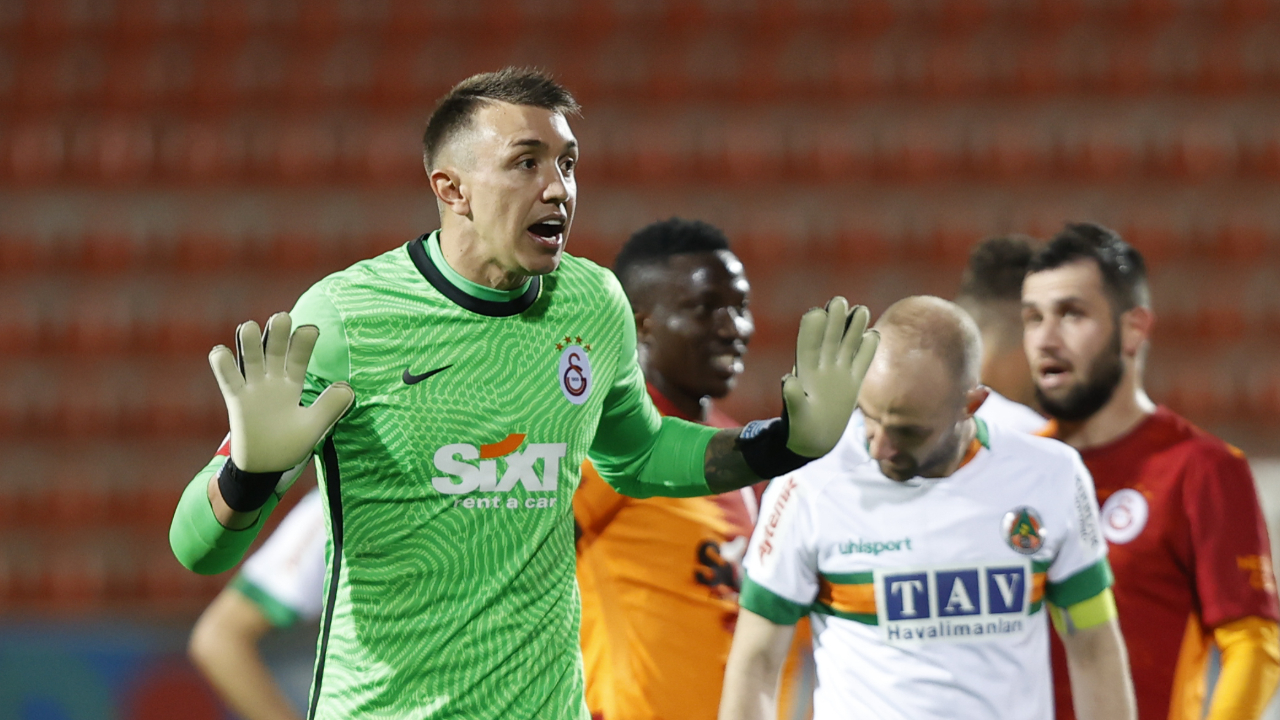 Galatasaray Alanya'da 1 attı 3 aldı