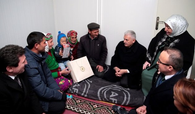 Başbakan Yıldırım'dan Ayvacık'ta depremzedelere müjde!