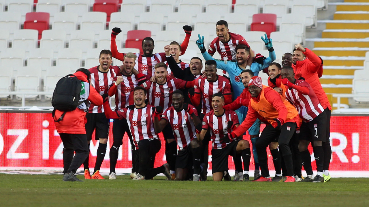 Sivasspor ezeli rakibi Kayserispor'u 2-0'la geçti