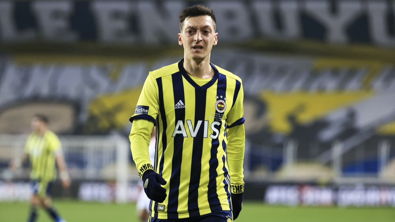 Uğur Meleke: Mesut Özil'in ilk defa böyle saçma bir rolü olduğunu görüyorum