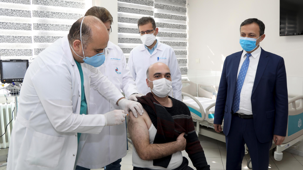 Yerli aşının Faz 2 çalışmalarında ilk doz 52 gönüllüye uygulandı