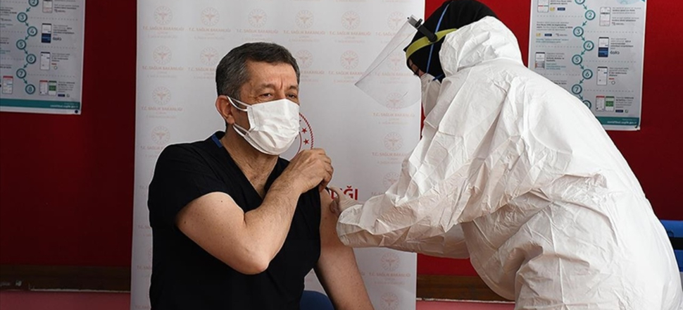 Öğretmenlere aşı uygulaması başladı