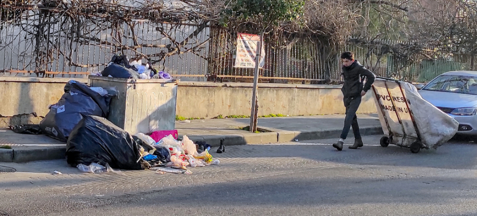 Kadıköy'den sonra Maltepe'yi de çöp bastı