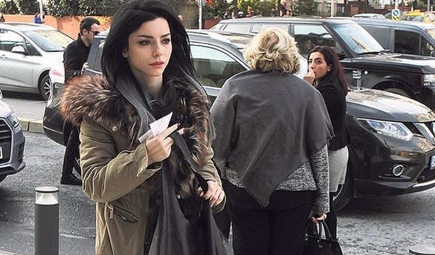 Merve Boluğur yüzüğü çıkardı!