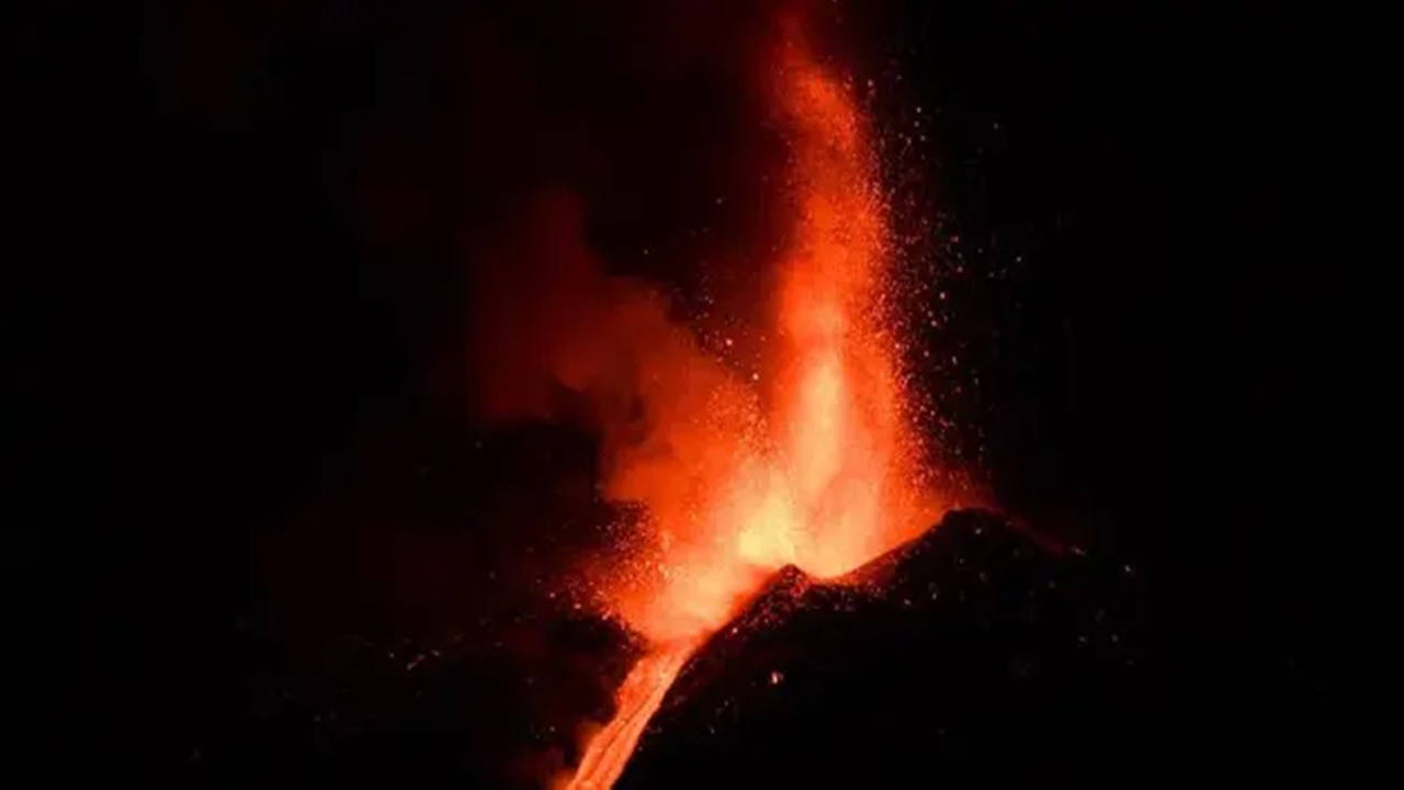 Son bir haftada 6 kez... Etna yeniden faaliyete geçti!