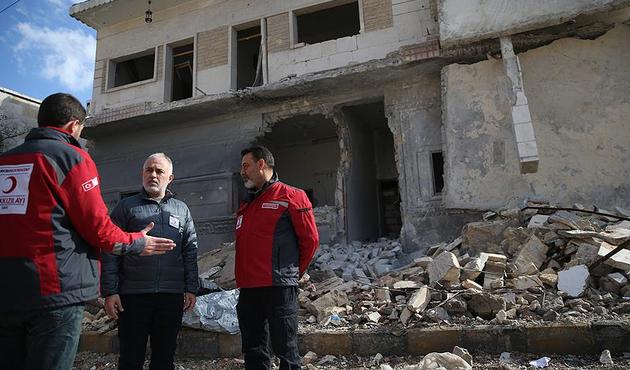 Esed rejiminin kuşattığı Vaer ilçesinden 1500'e yakın sivil yola çıktı