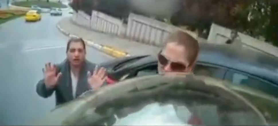 'Polise tacizci olduğunu söyleyeceğim!'