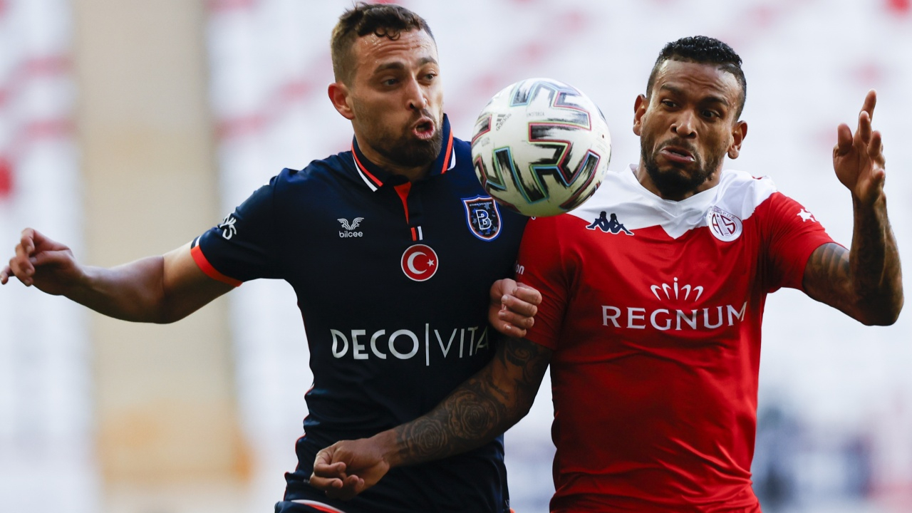 Antalyaspor yenilmezlik serisini Başakşehir karşısında 11 maça çıkardı