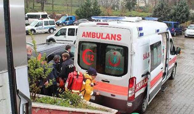 Sınıfta dehşet! Arkadaşının boynuna bıçak sapladı