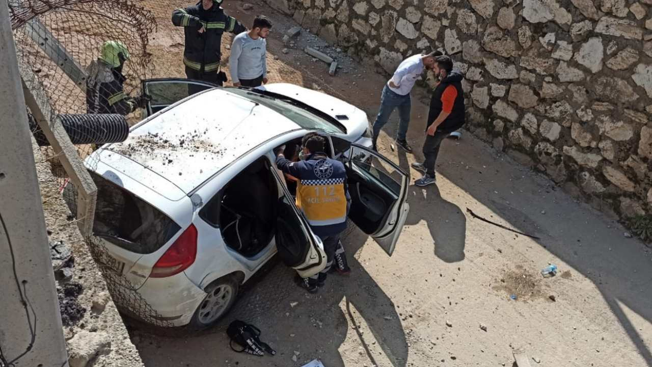 Su kanalına uçan sürücü dehşeti yaşadı