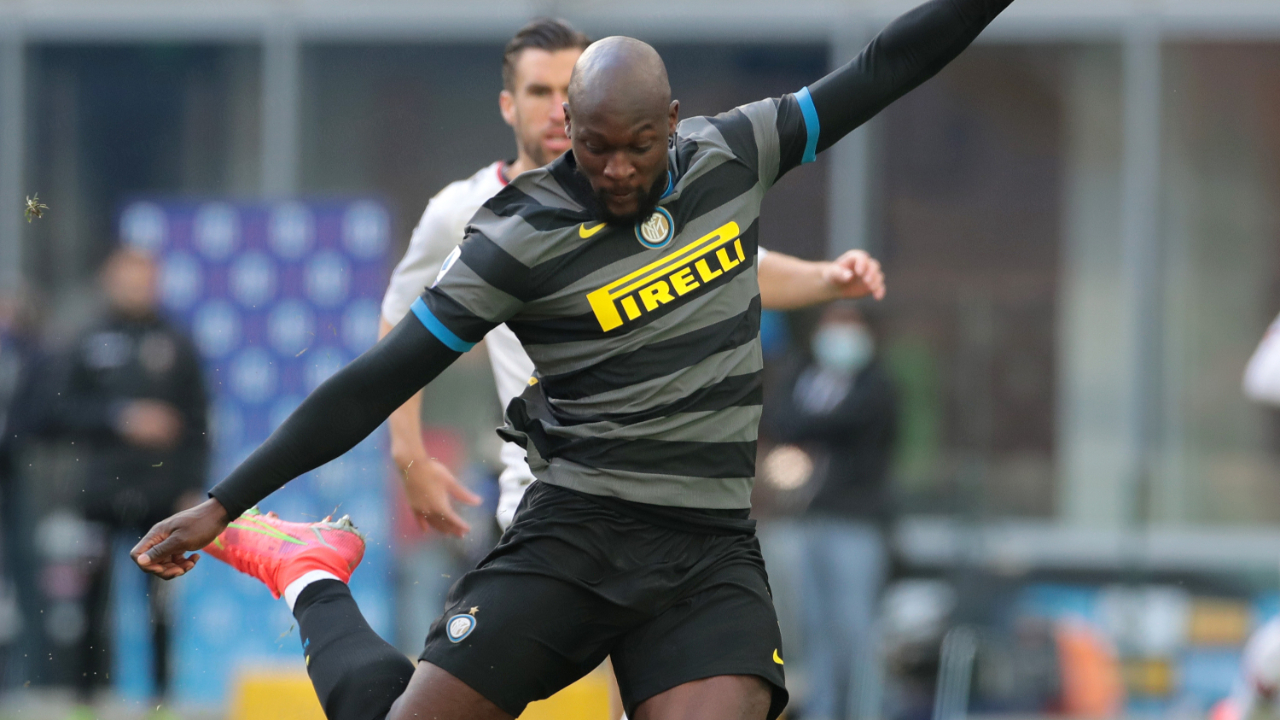 Romelu Lukaku atıyor, İnter şampiyonluğa koşuyor