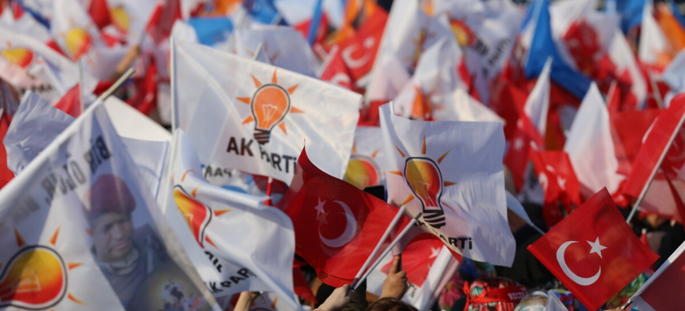 AK Parti'lilerin saçına 'ak' düştü