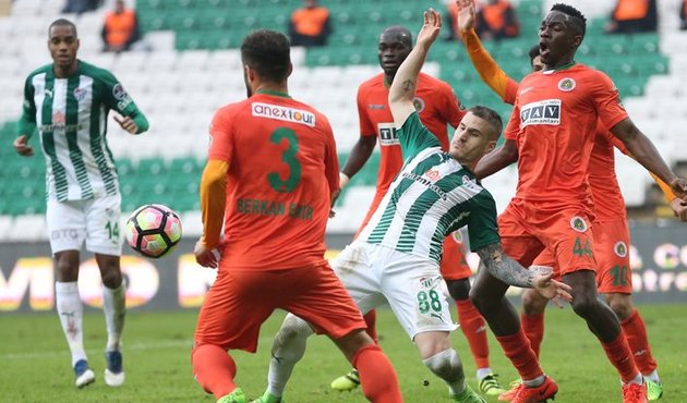 Alanyaspor'dan kritik galibiyet