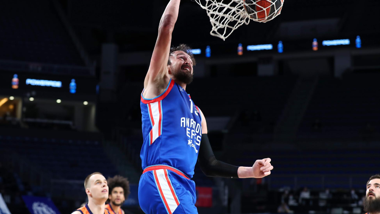 Anadolu Efes'ten Valencia karşısında 5'te 5