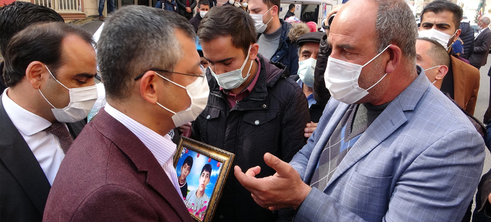 Evlat nöbetindeki ailelerden CHP'lilere sert tepki