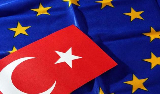 AB komiseri Türkiye'yi açık açık tehdit etti!